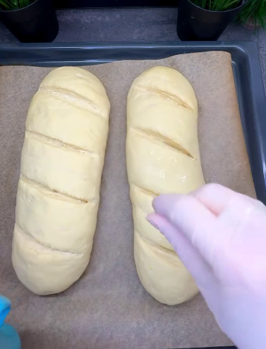 Неймовірно смачні батони з картопляного пюре, що довго не черствіють - не рецепт, а знахідка!