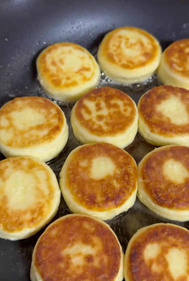 Показую, як приготувати, ті самі ІДЕАЛЬНІ СИРНИКИ, як в ресторанах! Тепер готую тільки так!