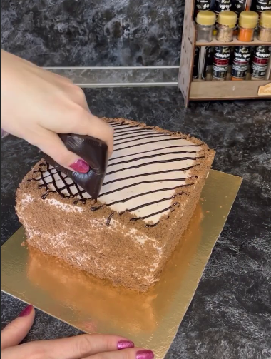 Цей шоколадний торт готую на швидку руку! Простий рецепт смачного, просоченого і дуже ніжного тортика!