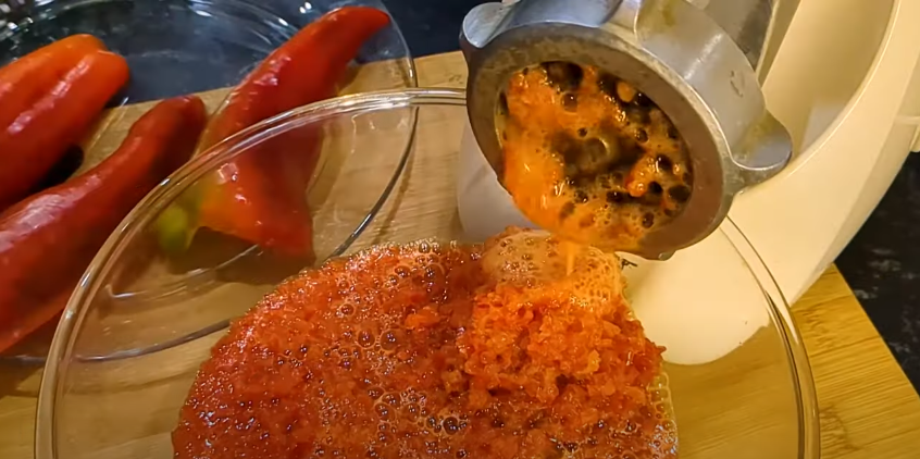 Найсмачніша ікра з баклажанів на зиму! Без оцту та стерилізації! Така заготовка зберігається у квартирі