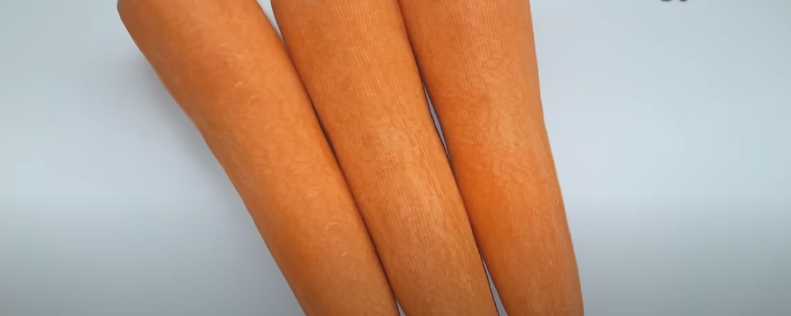 Рецепт-знахідка! Це стане Вашою улюбленою заготовкою! Салат «Оленка» з буряка на зиму – дуже смачний, універсальний і має гарний рубіновий колір