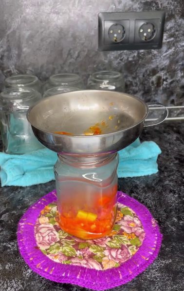 Салат на зиму «Анкл Бенс» - смачний салатик, який взимку точно не буде зайвим на будь-якому столі!