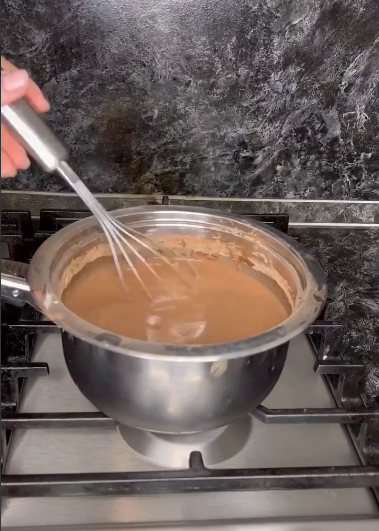 Печу одним коржем! Тертий пиріг із шоколадним кремом - це так смачно, що словами не передати!