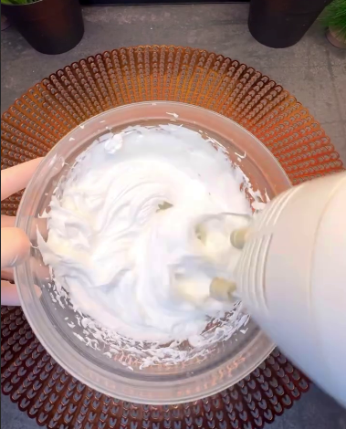 Неймовірно смачне печиво "Хусточки", за смаком нагадують трубочки з білковим кремом - обов'язково спробуйте