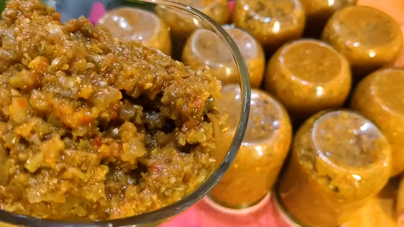 Найсмачніша ікра з баклажанів на зиму! Без оцту та стерилізації! Така заготовка зберігається у квартирі