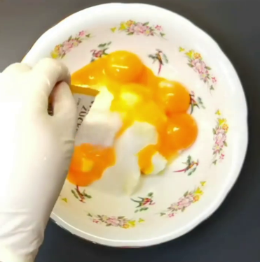 Знаменитий пляцок "Яблука в хмаринках" - дуже смачний пиріг! Ніжне суфле, соковиті яблука та пісочне тісто, ви повинні це спробувати!