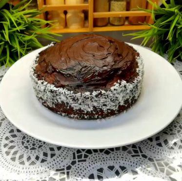 Цей бюджетний рецепт підкорив всіх! Вологий, повітряний, шоколадний пиріг за мінімум часу і витрат