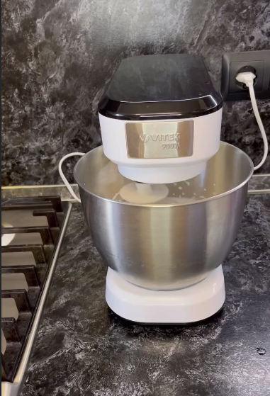 Цей шоколадний торт готую на швидку руку! Простий рецепт смачного, просоченого і дуже ніжного тортика!