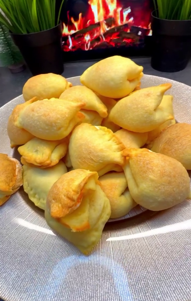 Неймовірно смачне печиво "Хусточки", за смаком нагадують трубочки з білковим кремом - обов'язково спробуйте