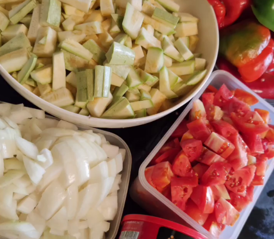 Кабачковий салат на зиму "Анкл бенс" - це супер смачно. Універсальна щорічна заготівля, яка завжди виручає!