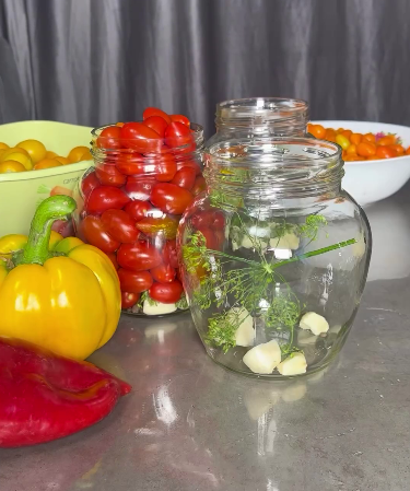 Мариновані помідори на зиму "за вуха не відірвеш". Розсіл та помідори виходять надзвичайно смачними