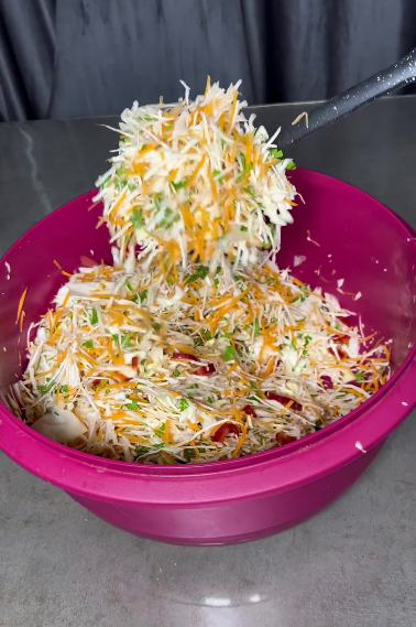 Це так смачно, що словами не передати! Перець фарширований капустою на зиму - відмінний рецепт!