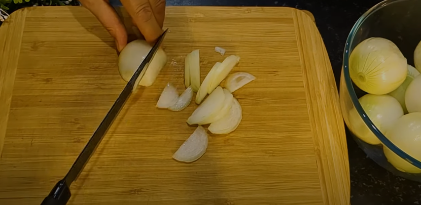 Взимку пальчики оближеш! Салат із зелених помідорів на зиму - дуже смачний салатик за старим, перевіреним рецептом моєї мами!