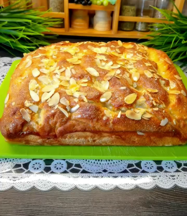 Той самий цукровий пиріг на дріжджах з мого дитинства - ніжний та дуже смачний, печу на швидку руку!