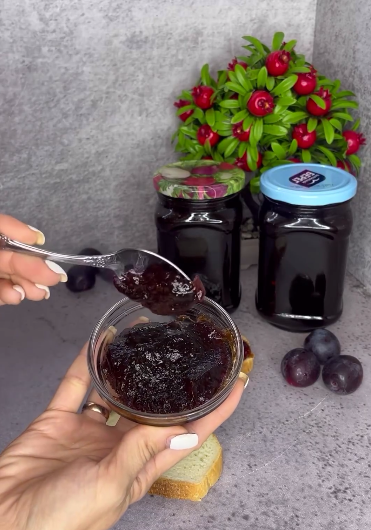 Густий і такий смачний сливовий джем - взимку смакує до пирогів, булочок, оладок чи млинців!!