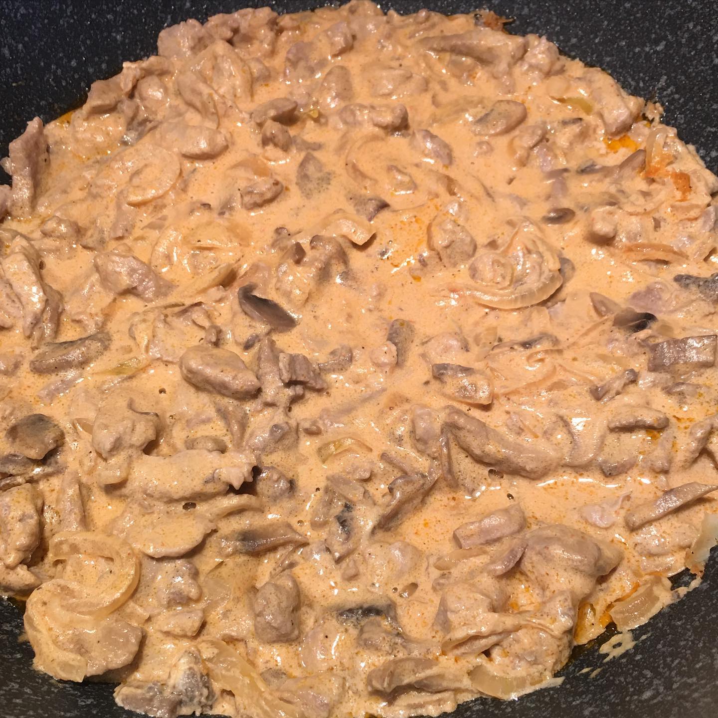 Найсмачніша в світі підлива "Бефстроганів" - ідеально з будь-яким гарніром: макаронами, пюре, крупами!