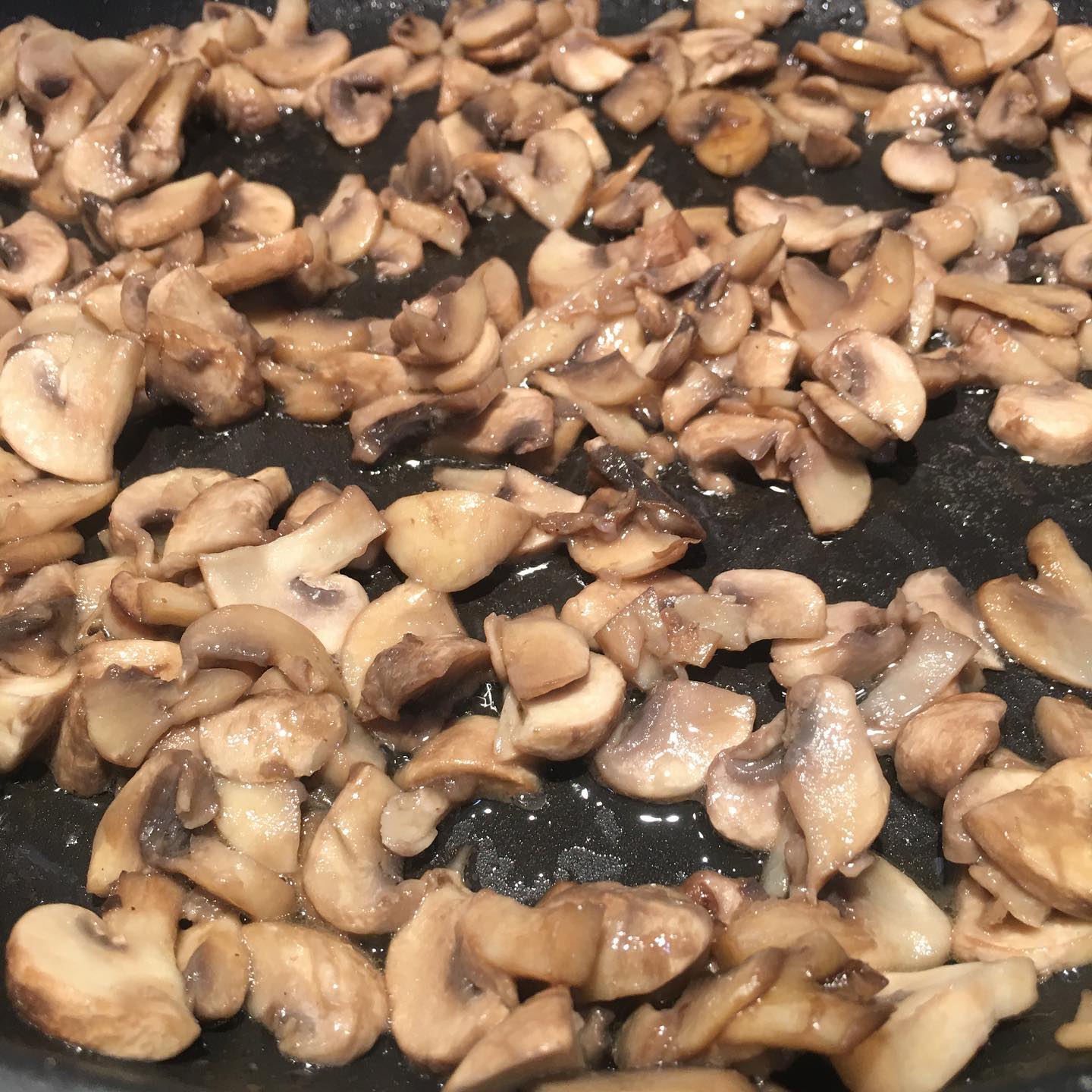 Найсмачніша в світі підлива "Бефстроганів" - ідеально з будь-яким гарніром: макаронами, пюре, крупами!