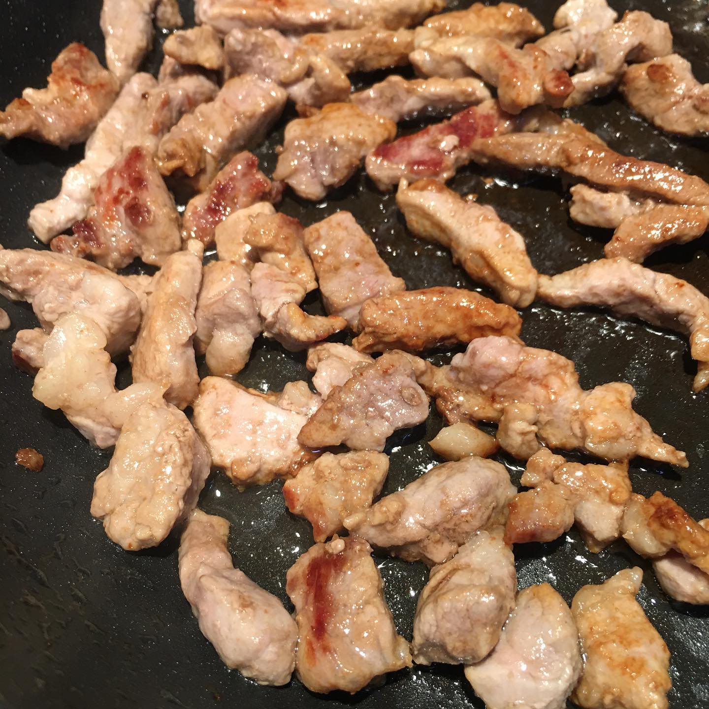 Найсмачніша в світі підлива "Бефстроганів" - ідеально з будь-яким гарніром: макаронами, пюре, крупами!