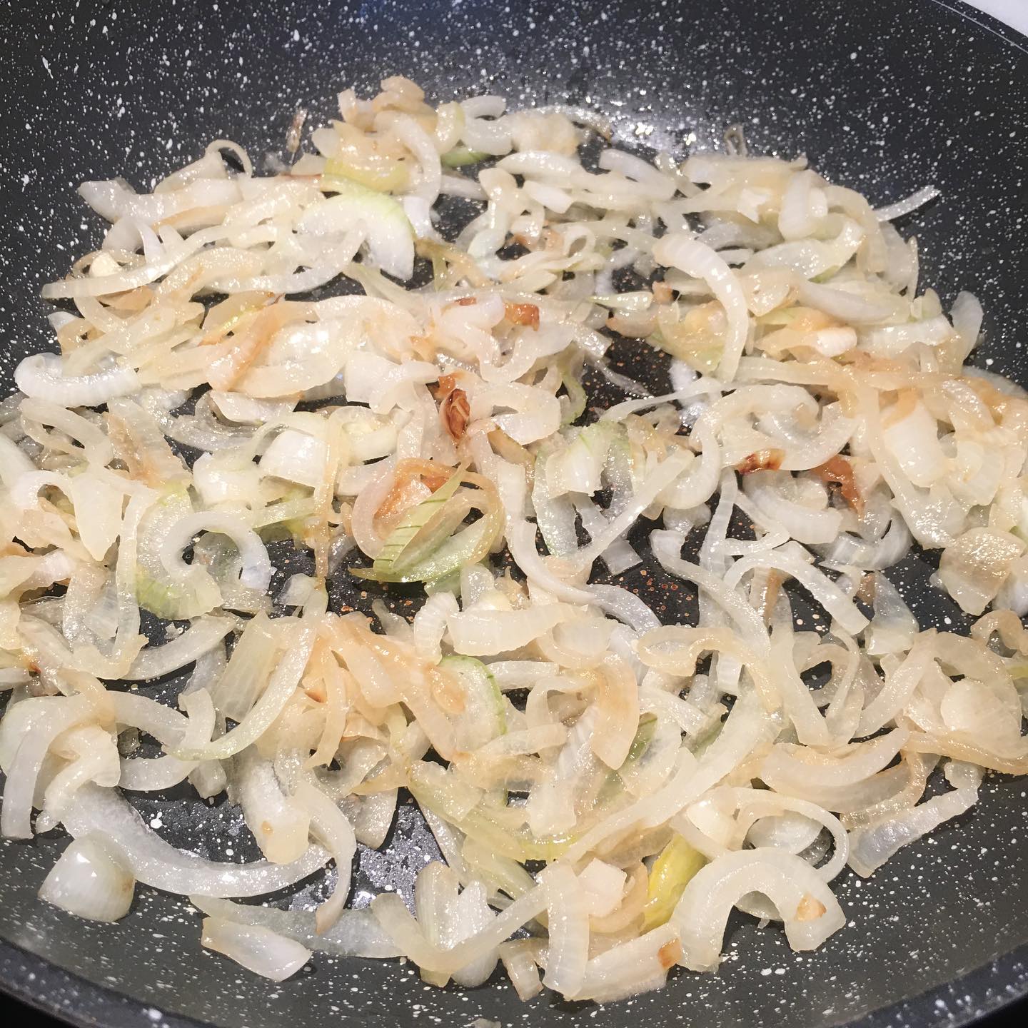 Найсмачніша в світі підлива "Бефстроганів" - ідеально з будь-яким гарніром: макаронами, пюре, крупами!