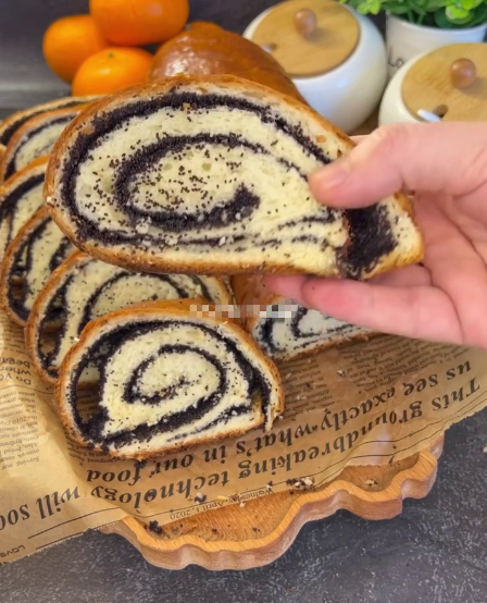 М'якенький, як пушинка! Здобний рулет з маковою начинкою за рецептом моєї свекрухи - ну це дуже смачно!