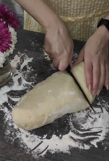 Хочеш рогалики за 30 хвилин? Тоді зберігайте цей експрес-рецепт! Смачні, м'якенькі і повітряні рогалики з начинкою