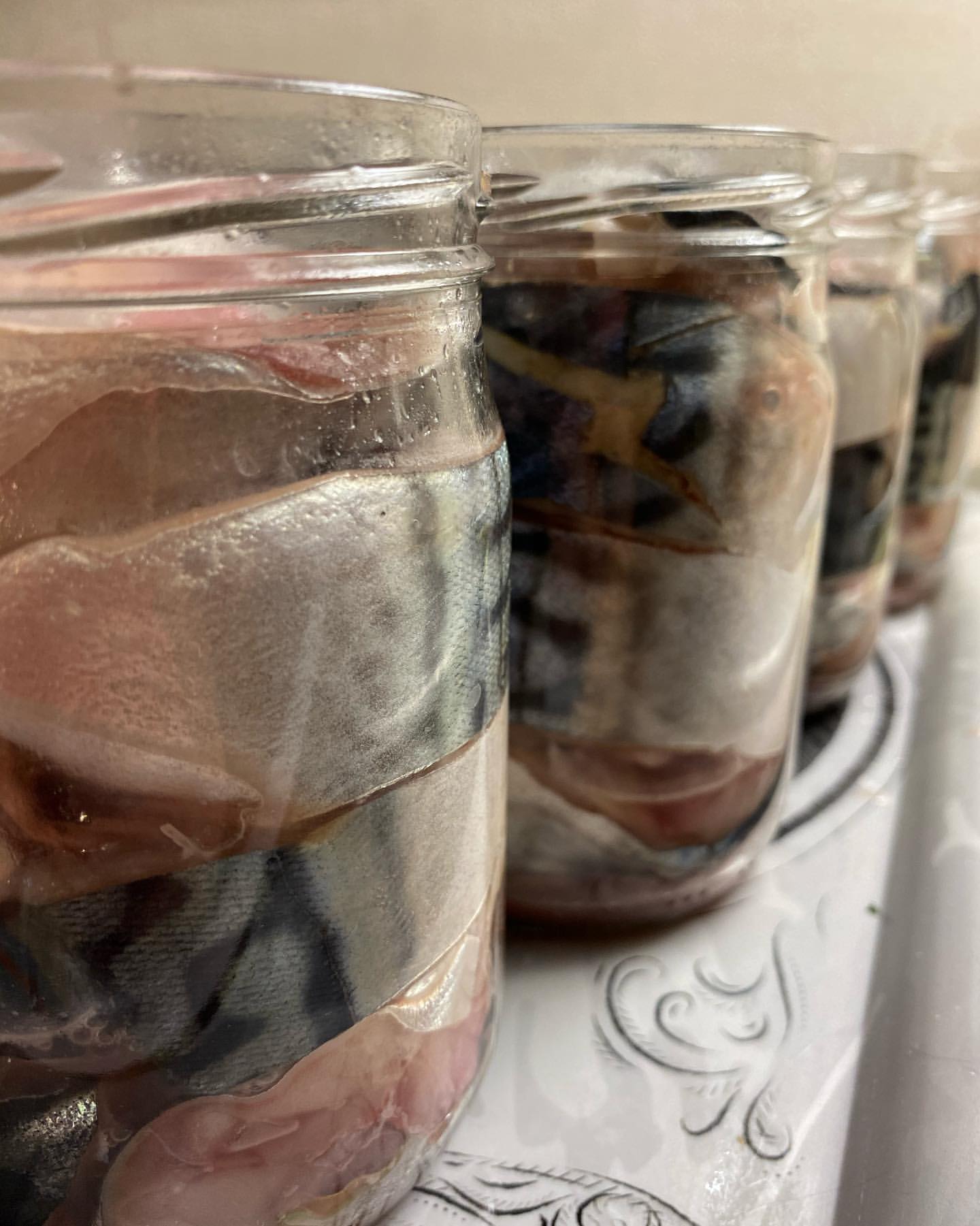 Скумбрія з олією в автоклаві. Це чудовий рецепт перевірений роками! Дуже смачна рибна консерва - магазинна навіть поруч не стоїть!