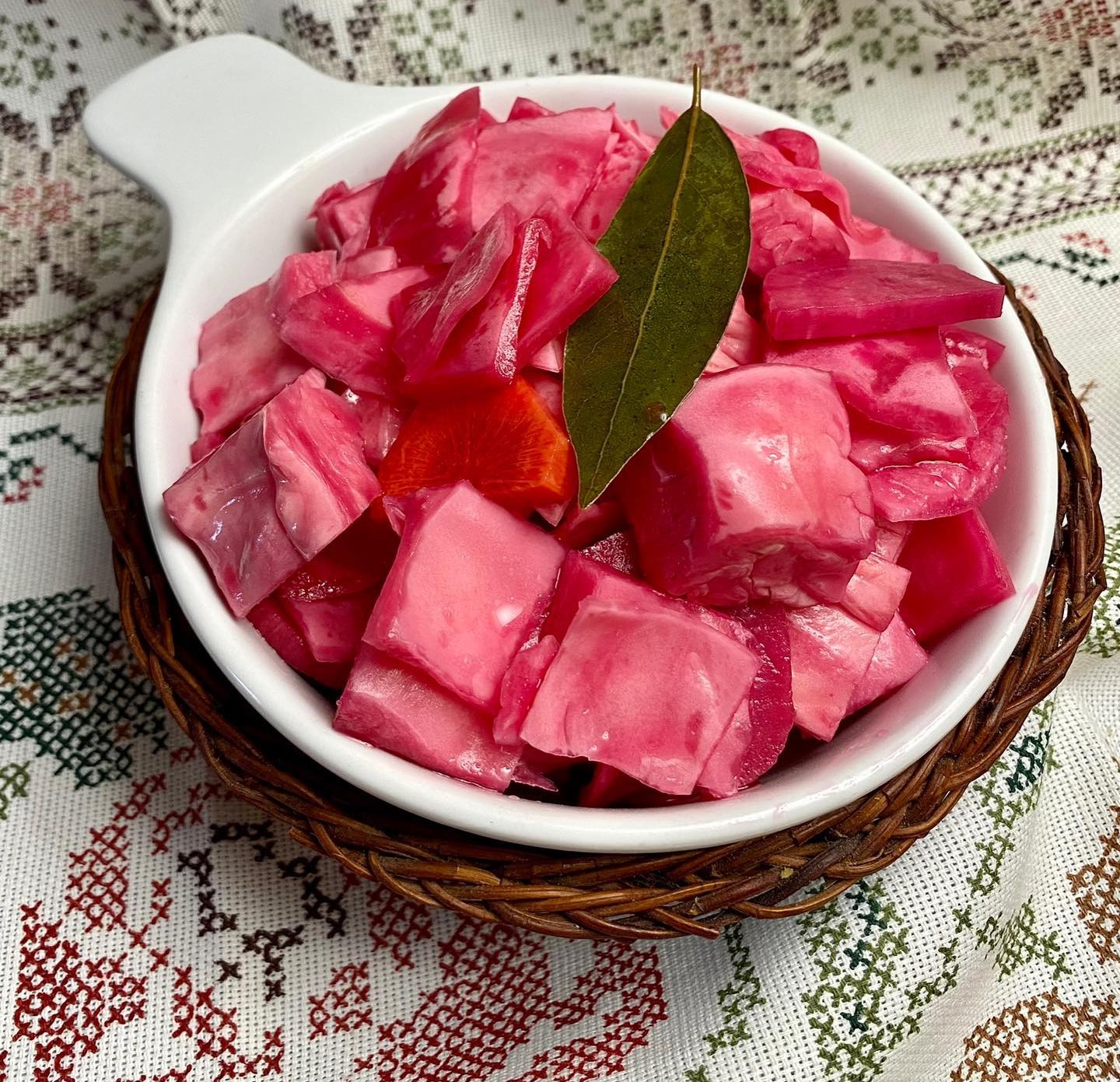 Капуста маринована з буряком "Пелюска" або по-вірменськи - я її відразу багато роблю, бо дуже смачно!