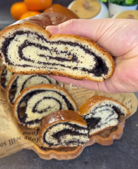 М'якенький, як пушинка! Здобний рулет з маковою начинкою за рецептом моєї свекрухи - ну це дуже смачно!