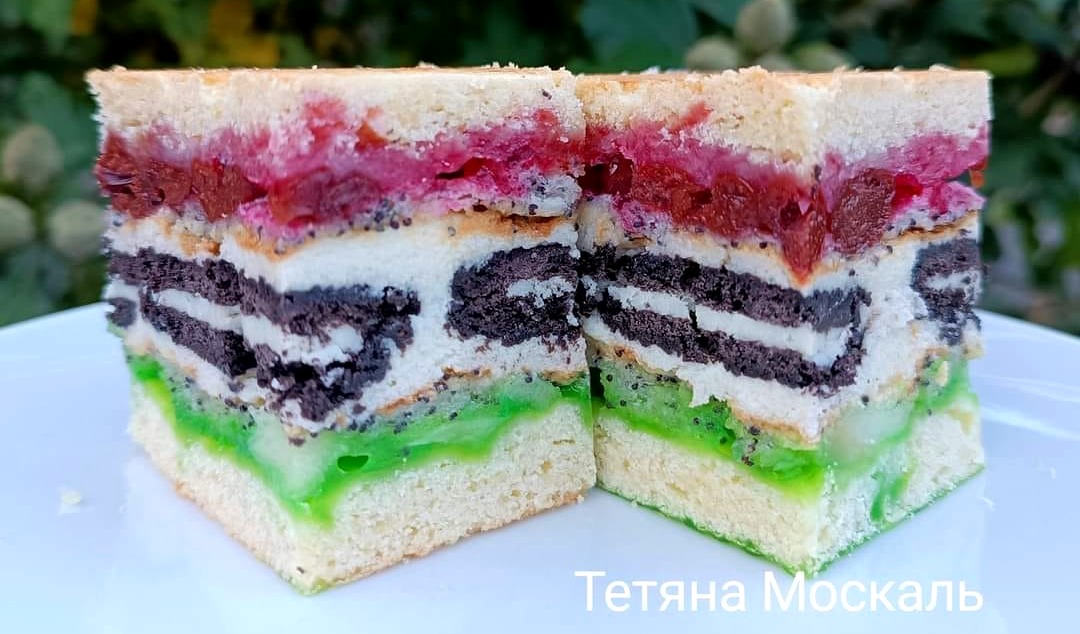 Авторський пляцок української господині з фруктовим смаком та печивом "Орео" - вийшло гране поєднання і в розрізі, і на смак