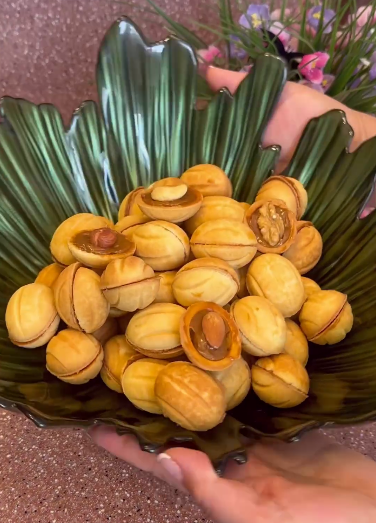 Ті самі горішки зі згущеним молоком, як в нашому дитинстві! Рецепт тіста зі старого зошита, горішки ідеальні і без зайвих краєчків