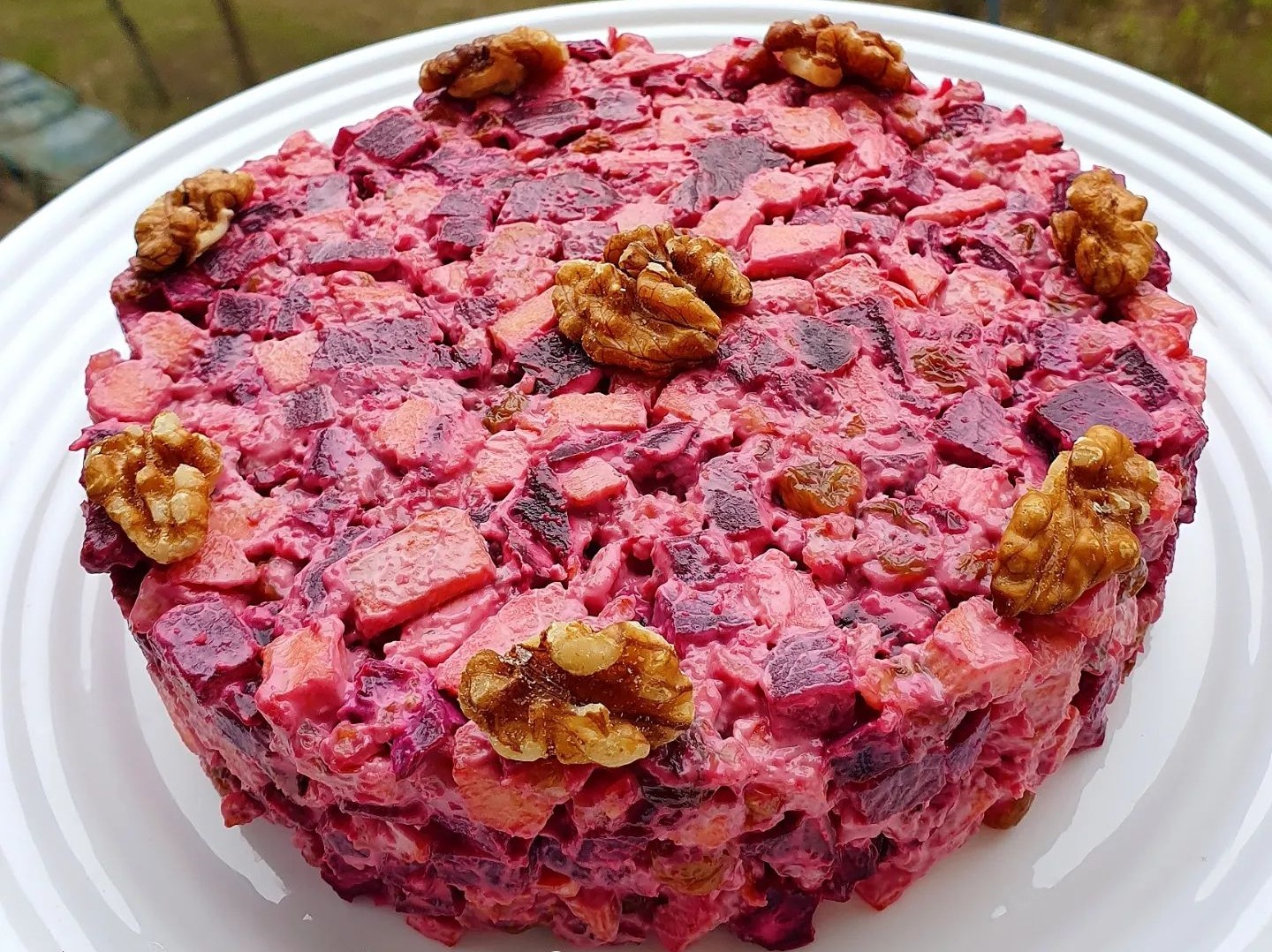 Смачний та вітамінний салат, який можна готувати у будь-яку пору року! Салат з бурячка і яблук - це дуже смачно!