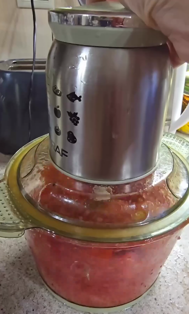 Показую, як я готую смачний томатний сік БЕЗ соковижималки на зиму! Це кращий рецепт з усіх, які я знаю!