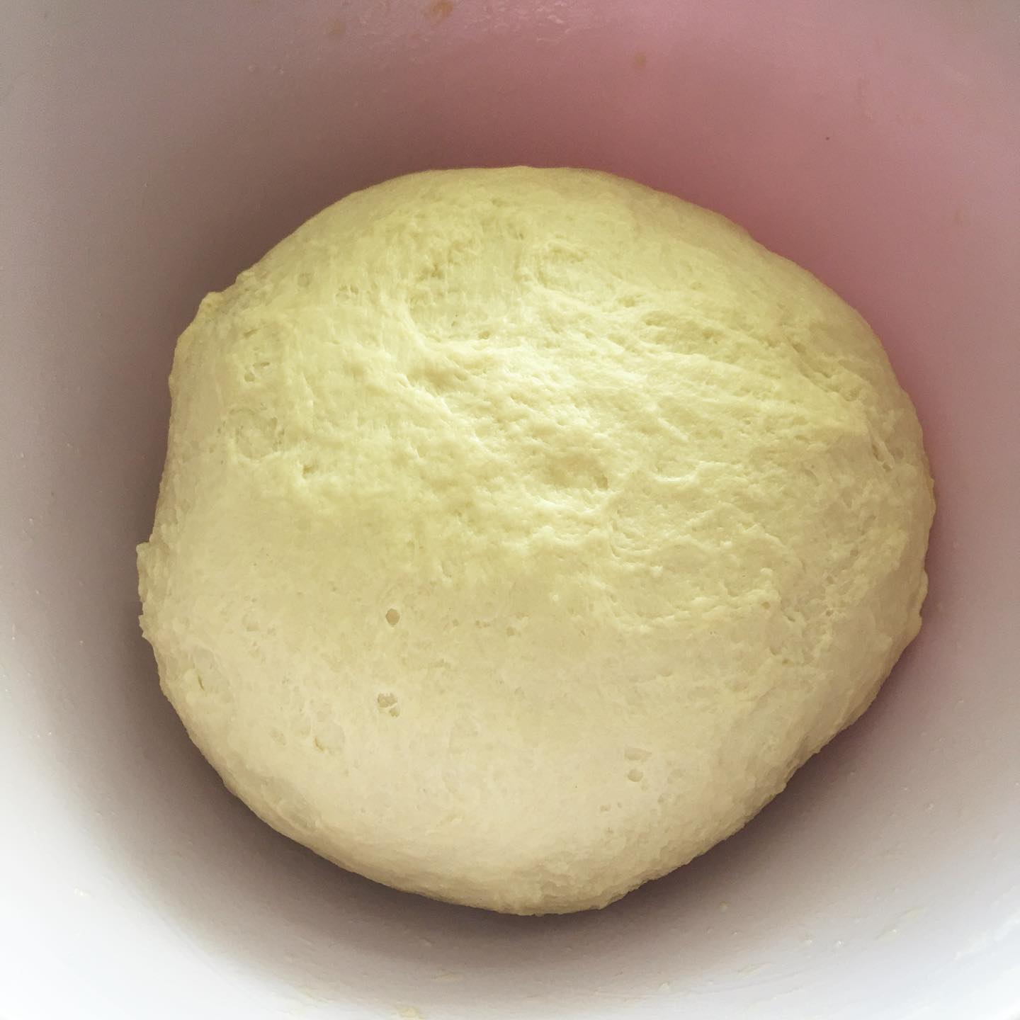 Солодкі печені пиріжки з вишнями - люблю коли тоненьке дріжджове тісто і багато соковитої начинки