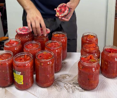 Після того, як Ви дізнаєтесь про цей рецепт, за інші забудете! Класичний лечо із перцю на зиму за рецептом мого чоловіка!
