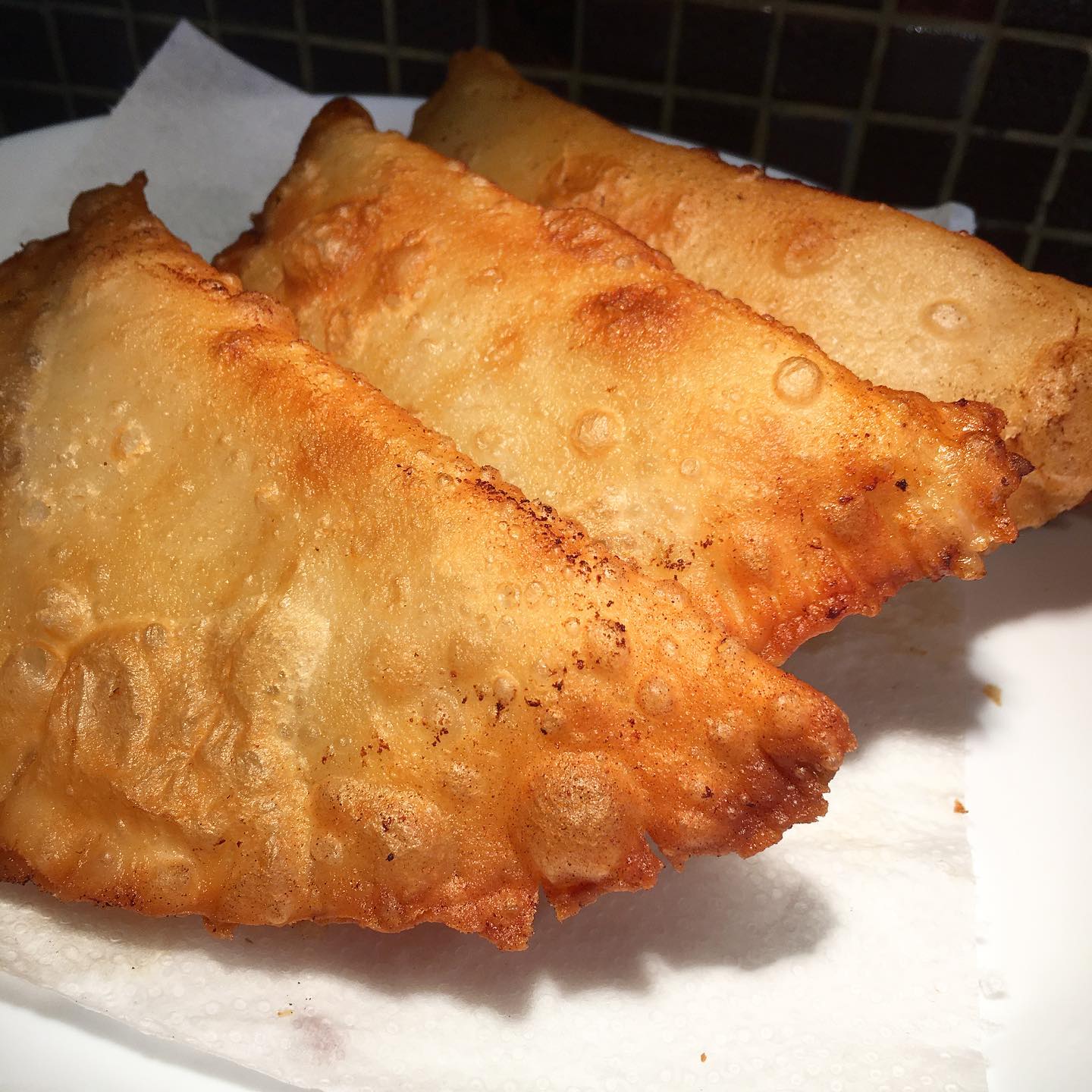 Зверху хрускіт, а всередині ніжність та багато соковитості! Готуємо чебуреки на заварному тісті