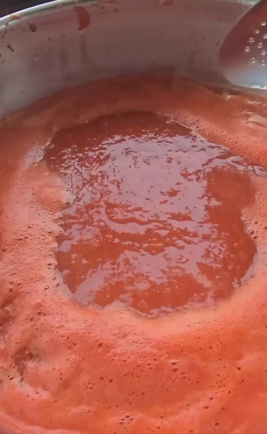 Показую, як я готую смачний томатний сік БЕЗ соковижималки на зиму! Це кращий рецепт з усіх, які я знаю!