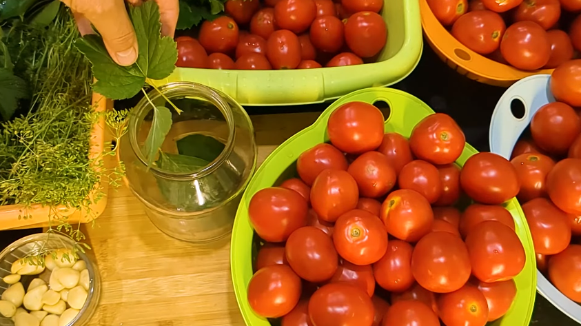 Квашені помідори, як бочкові! БЕЗ оцту та стерилізації! Такі помідори на зиму зберігаються у квартирі!