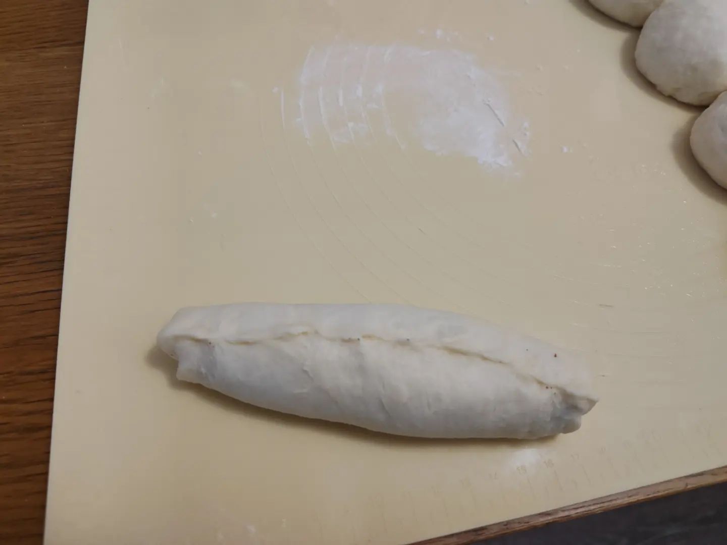 Точно такі ж, як продаються у пекарнях! Булочки з маком - неймовірно смачні, красиві, м'якенькі і повітряні (рецепт з фото)