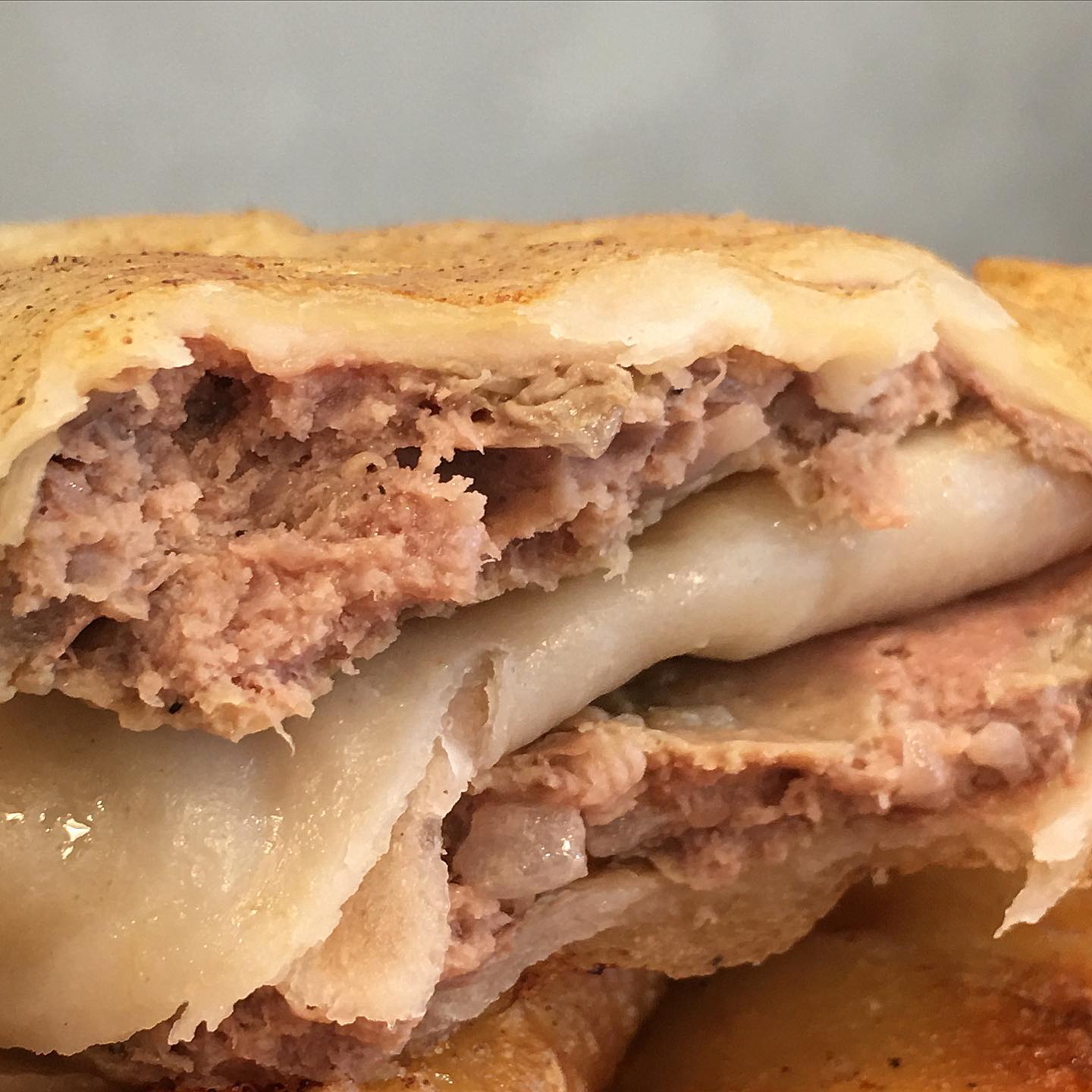 Зверху хрускіт, а всередині ніжність та багато соковитості! Готуємо чебуреки на заварному тісті