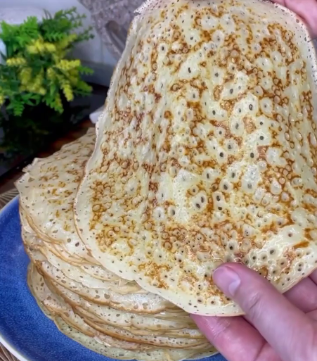 Смачніших млинців Ви ще точно не пробували! Ці млинці із заварного тіста на кефірі, вийдуть ідеальними і з дирочками!