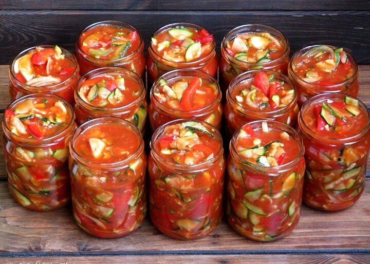 З такими кабачками на зиму і огірків не потрібно! Гостренькі хрусткі кабачки за новим рецептом! Тим, хто не знає, що робити з кабачками