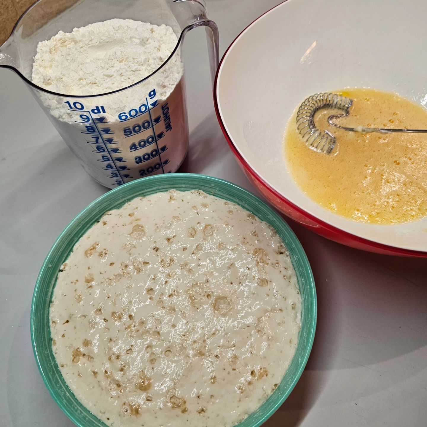 Печені пиріжки з капустою - цей рецепт найпростіший, а випічка виходить найсмачнішою!