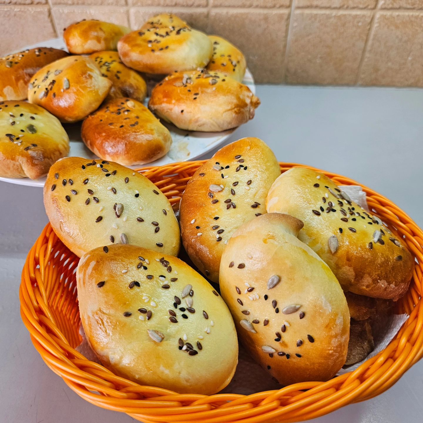 Печені пиріжки з капустою - цей рецепт найпростіший, а випічка виходить найсмачнішою!