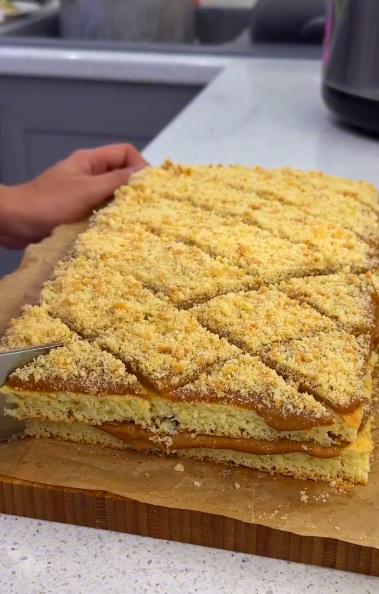 Швидкий пляцок для домашнього чаювання - рецепт простенький і доступний, а смак просто неперевершений!