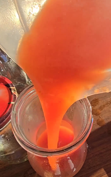 Показую, як я готую смачний томатний сік БЕЗ соковижималки на зиму! Це кращий рецепт з усіх, які я знаю!