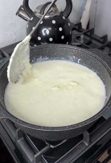 Простіше рецепту не знайдете! Показую, як приготувати справжню моцареллу в домашніх умовах! Потрібно лише 2 л молока і сіль!