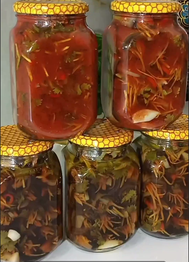 Рулетики із баклажанів на зиму. Така закуска прикрасить будь-яке застілля! Неймовірно смачні, апетитні і красиві овочі в банці