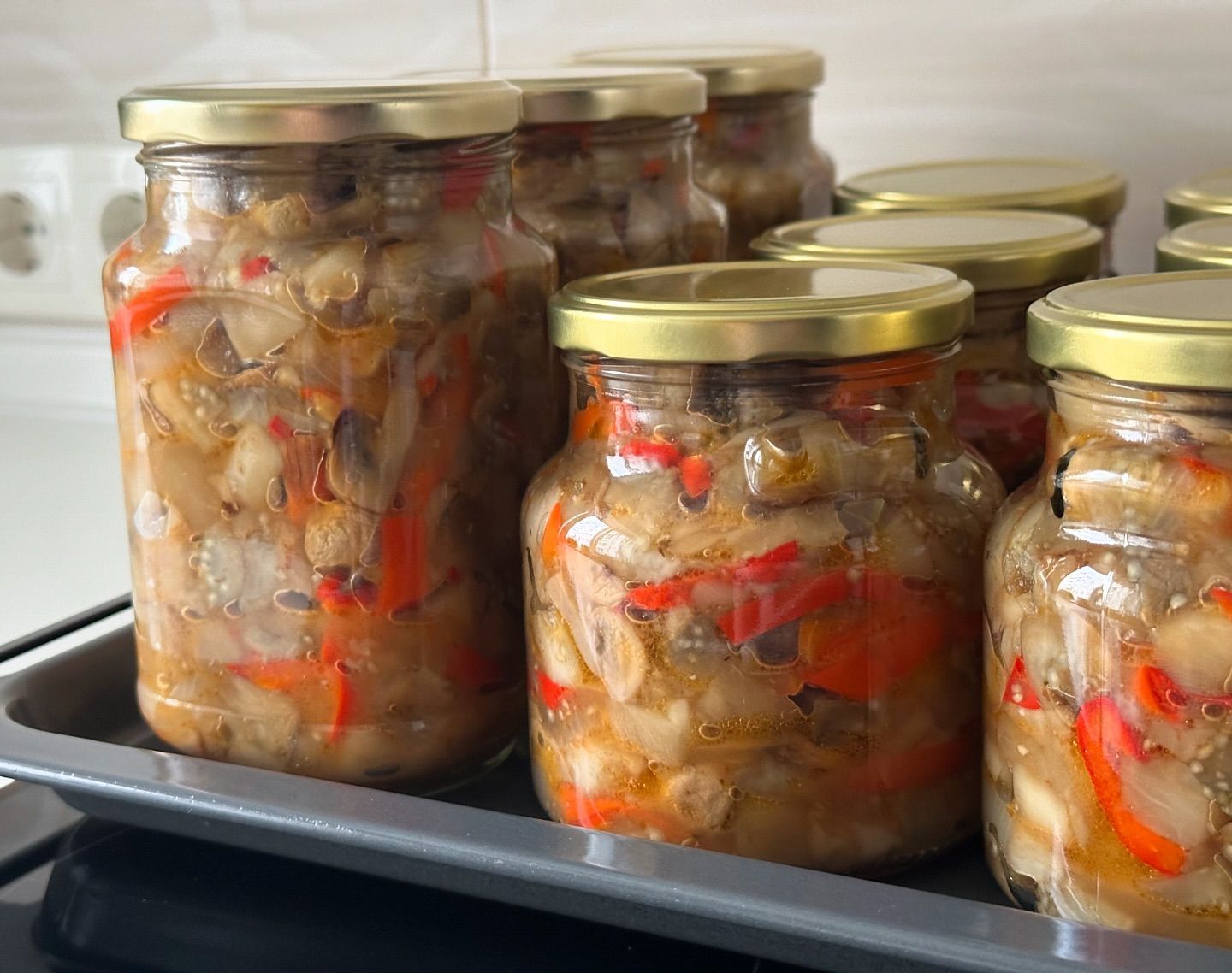 Баклажани з грибами - це найсмачніша ікра з баклажанів! Вона у мене була перша в списку того, що я закриватиму цього сезону!