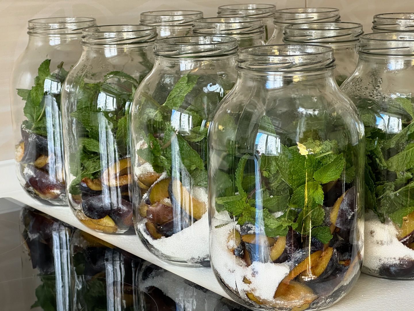 Сливовий компот із м'ятою на зиму - рецепт найпростіший, а смак просто неймовірний