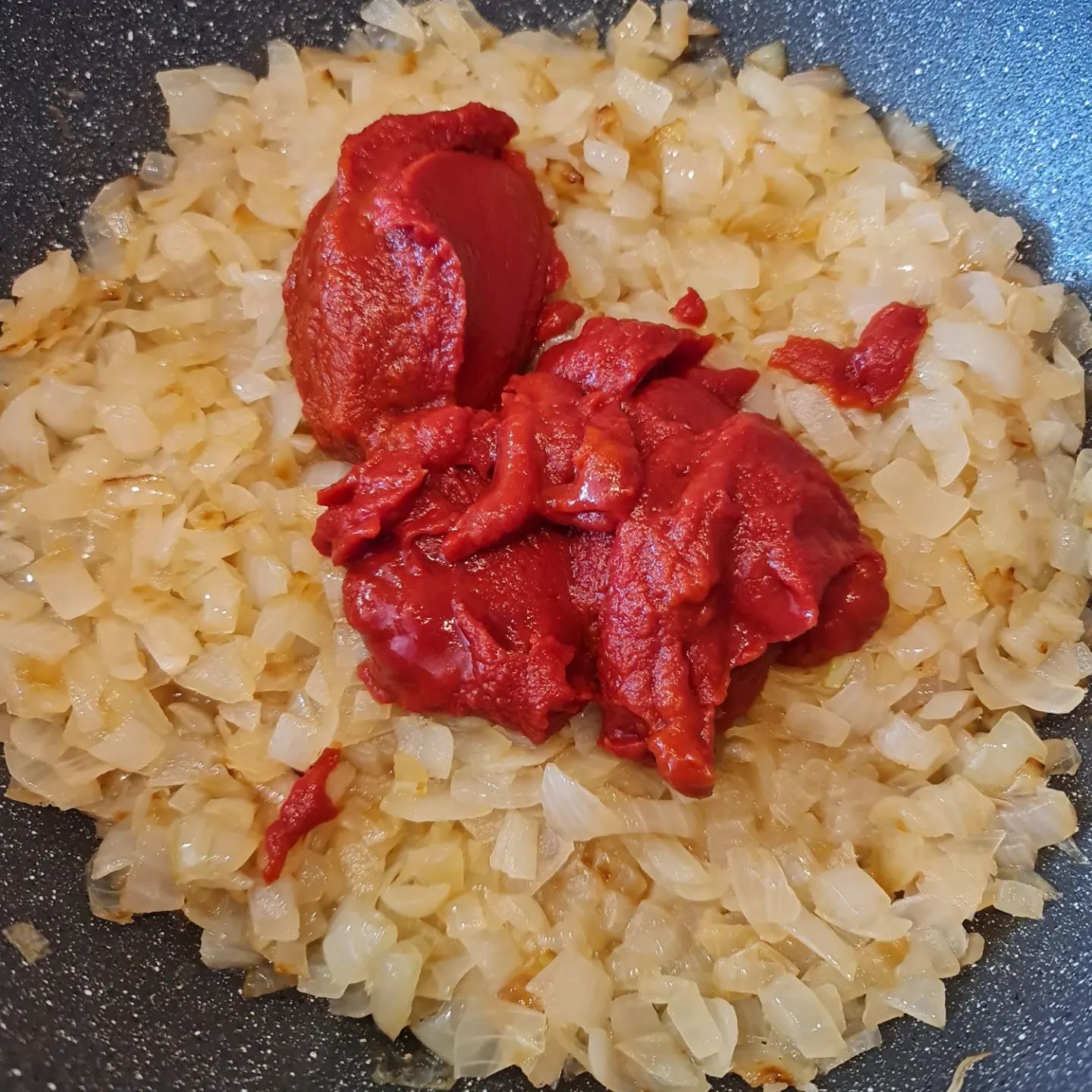 Це мій фаворит, вона просто божественна! Баклажанну ікру тепер готую так! Саме ця ікра має яскраво виражений смак баклажанів!